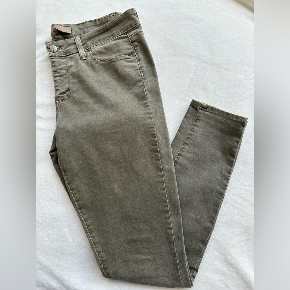 PAIGE Premium Denim Verdugo Jegging Size 32, Green 
66% Cotton /30%PES /4% Lycra